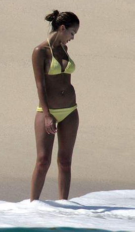 Jessica Alba sur la plage